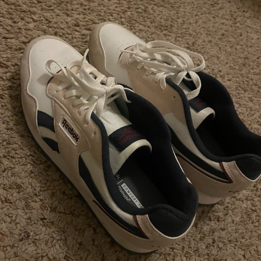 Reebok Sneakers